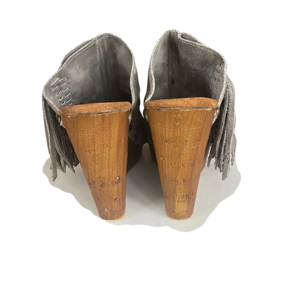 SBICCA Anthropologie Pitch Wedge Mules Heel Size 10 Women's Gray Suede Fringe - Picture 12 of 14